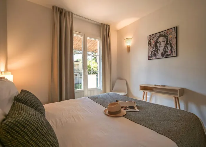 St Tropez Et A Pied Escale De Charme - 3 *