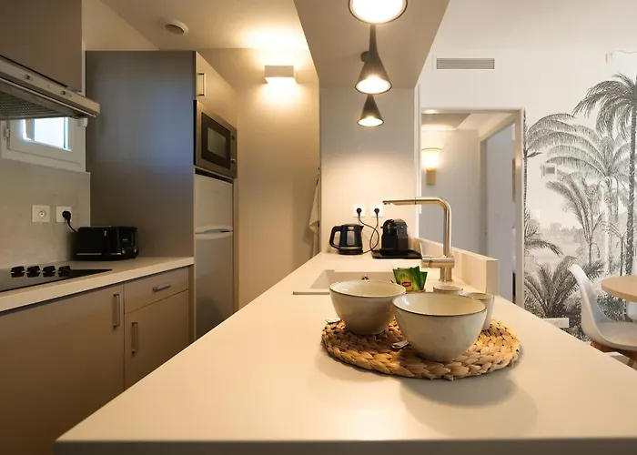 St Tropez Et A Pied Escale De Charme - 3 *